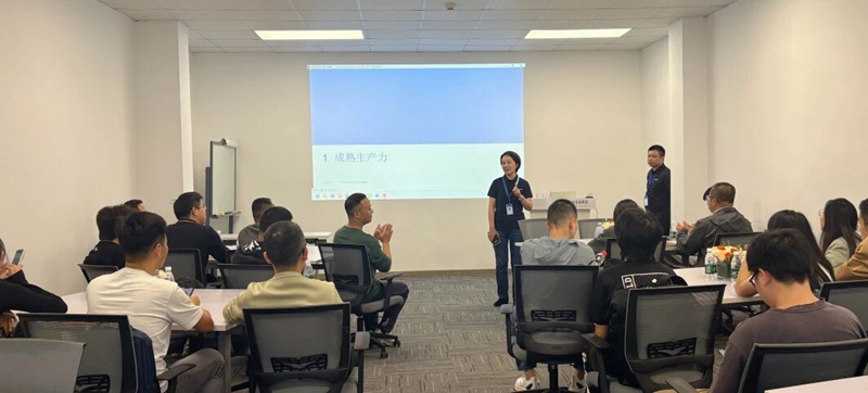 大连海事大学师生到柏中广东公司开展实践教学活�?.jpg