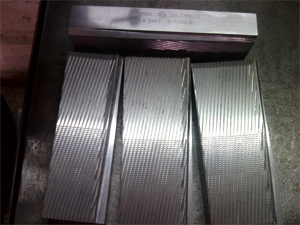  专业大型木螺丝牙板.